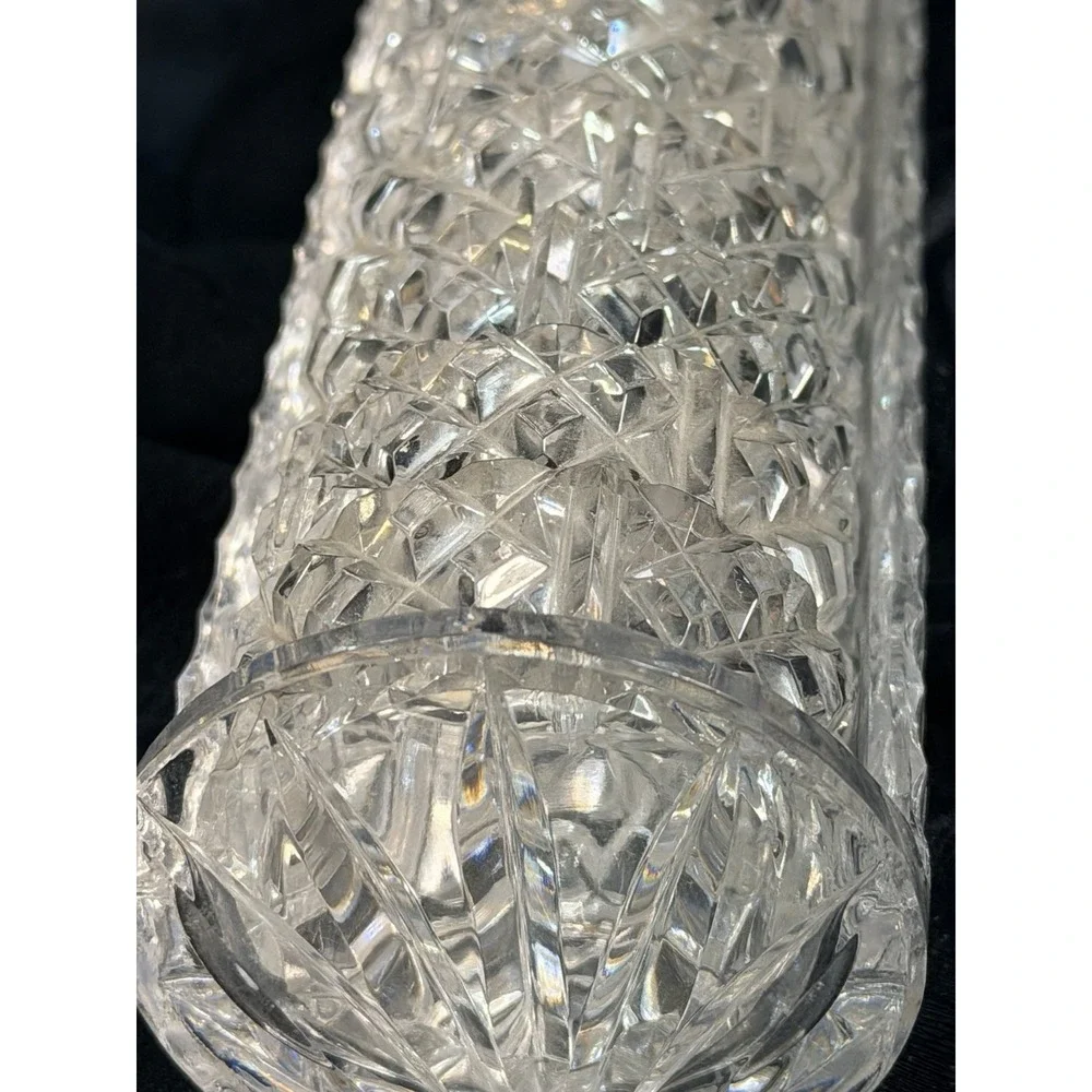 STUNNING GLASS NAPKIN HOLDER WITH 11 GLASS NAPKIN RINGS 8.5